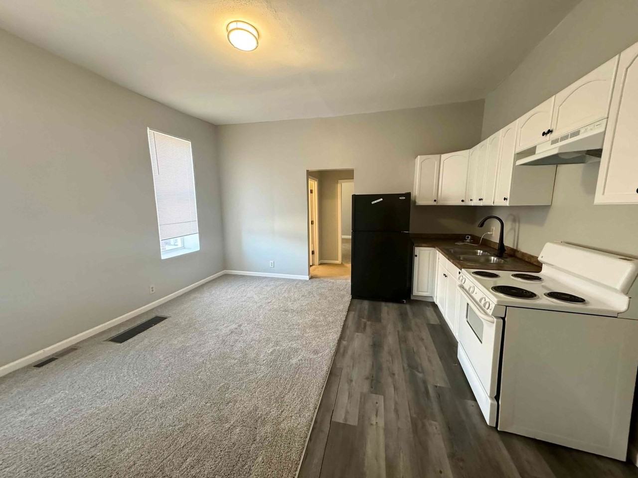 3920 California Ave - Photo 3 of 12