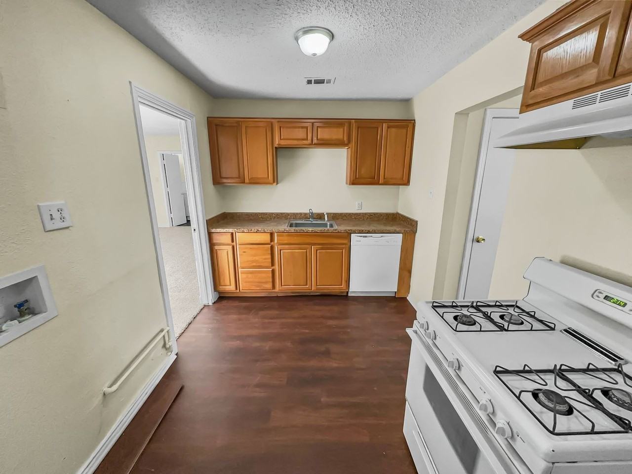 3520 Western Ave - Photo 7 of 20