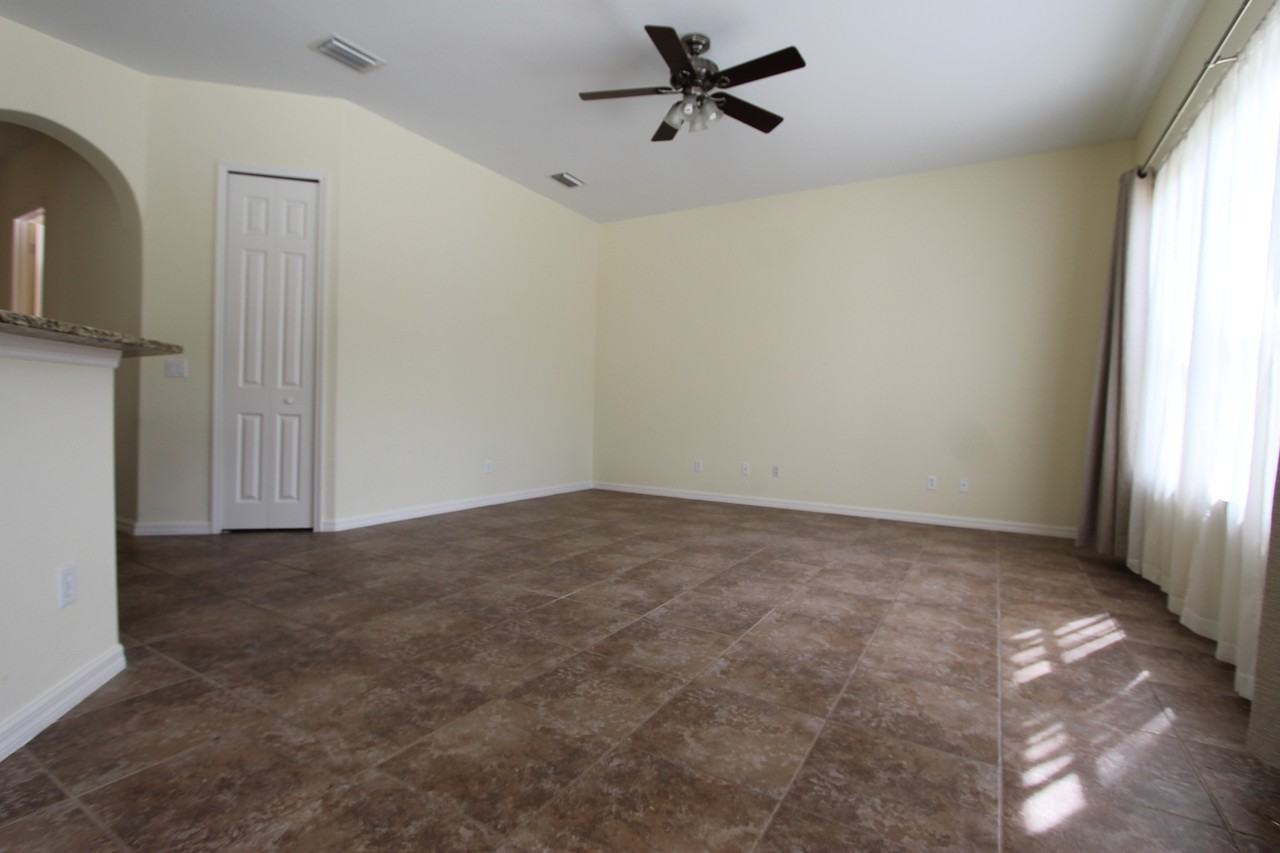 3780 32nd Ave Se - Photo 3 of 29