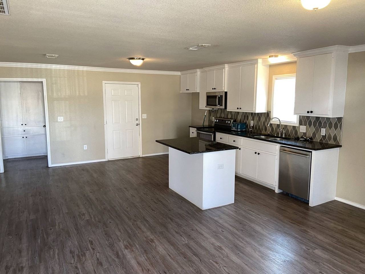 2709 Cornell St - Photo 2 of 14