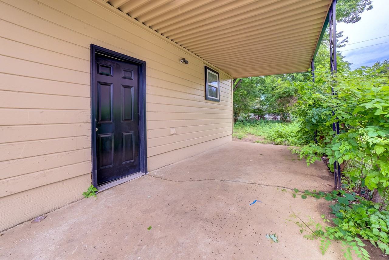 1552 E 54th St N - Photo 2 of 24