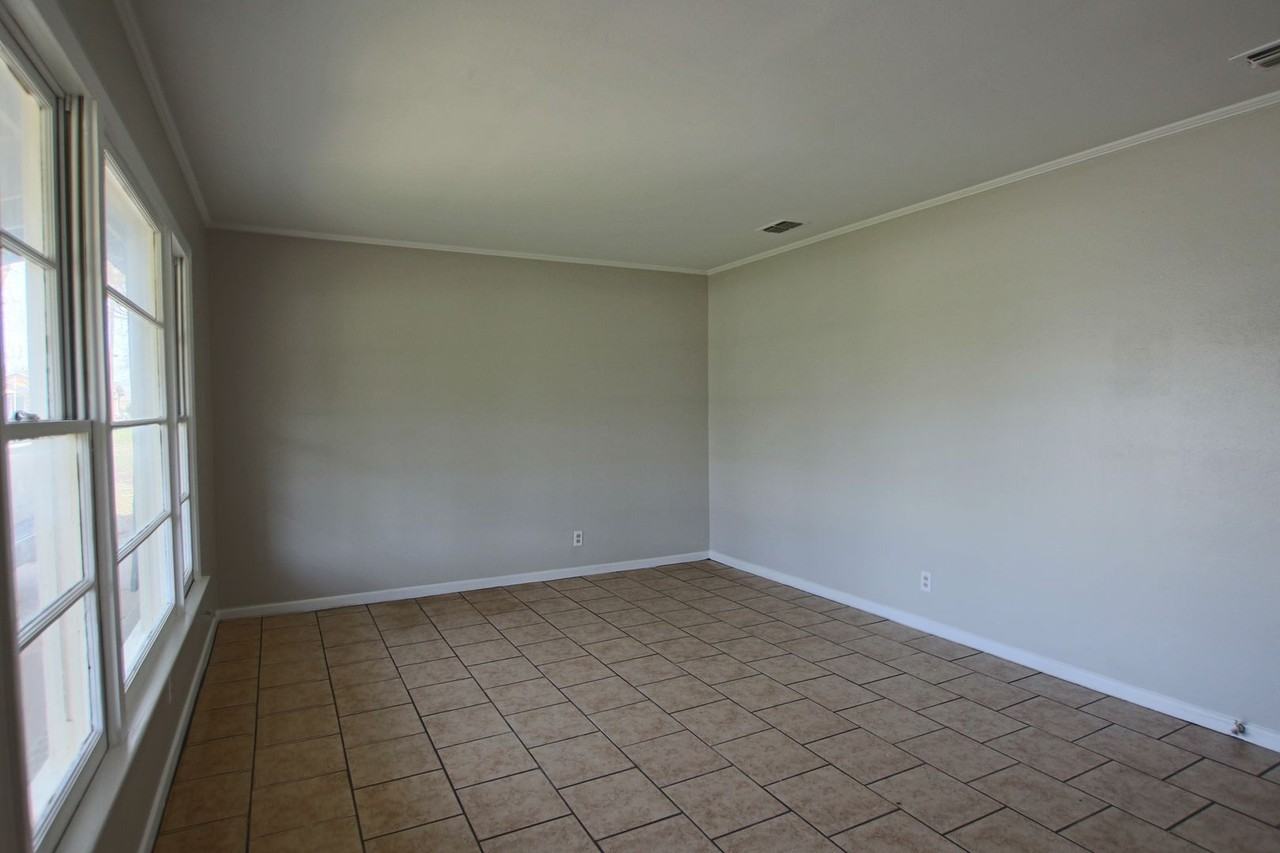 1712 Redbud Ave - Photo 3 of 21