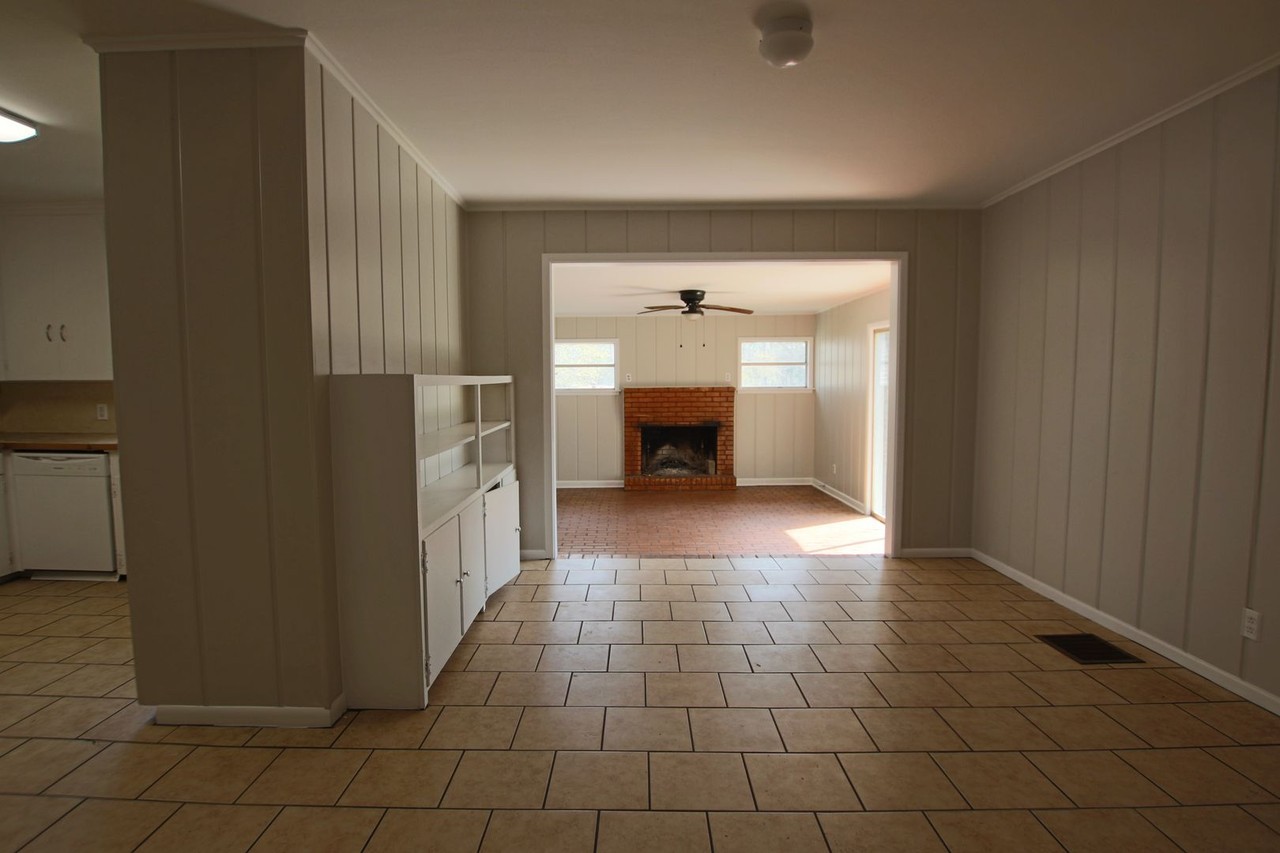 1712 Redbud Ave - Photo 4 of 21