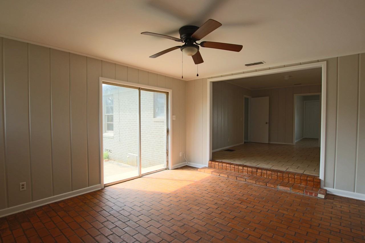 1712 Redbud Ave - Photo 6 of 21