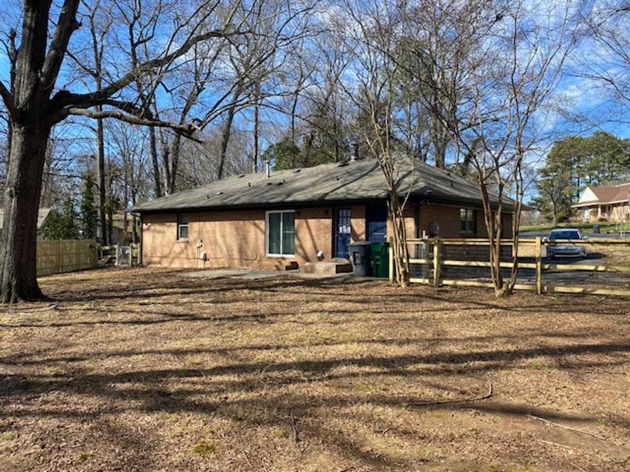 2106 Wellwood Cir - Photo 2 of 12