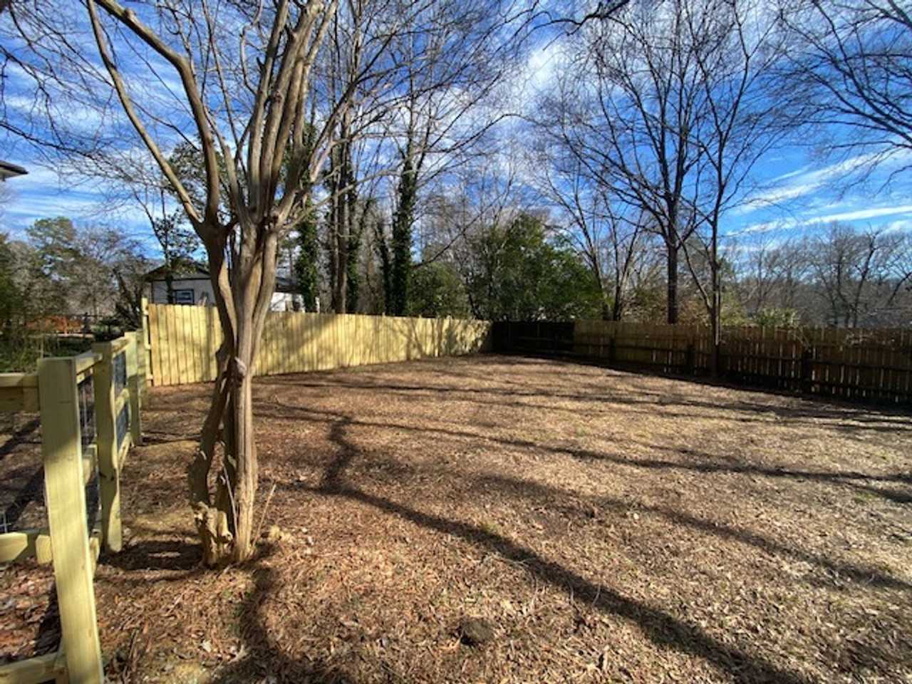 2106 Wellwood Cir - Photo 3 of 12