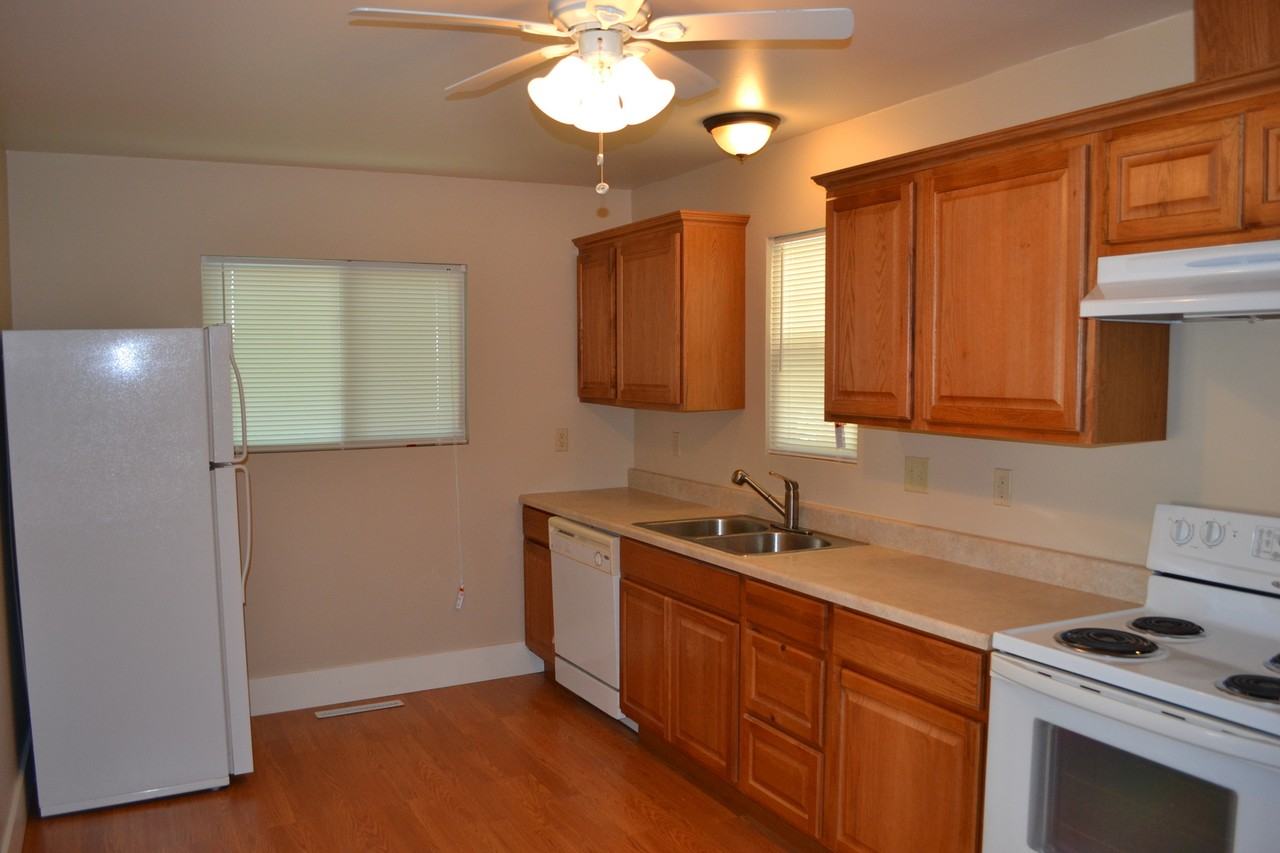 1205 Grant Ave - Photo 2 of 40