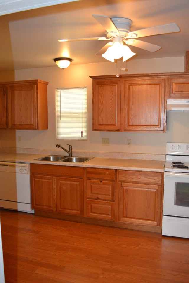 1205 Grant Ave - Photo 4 of 40