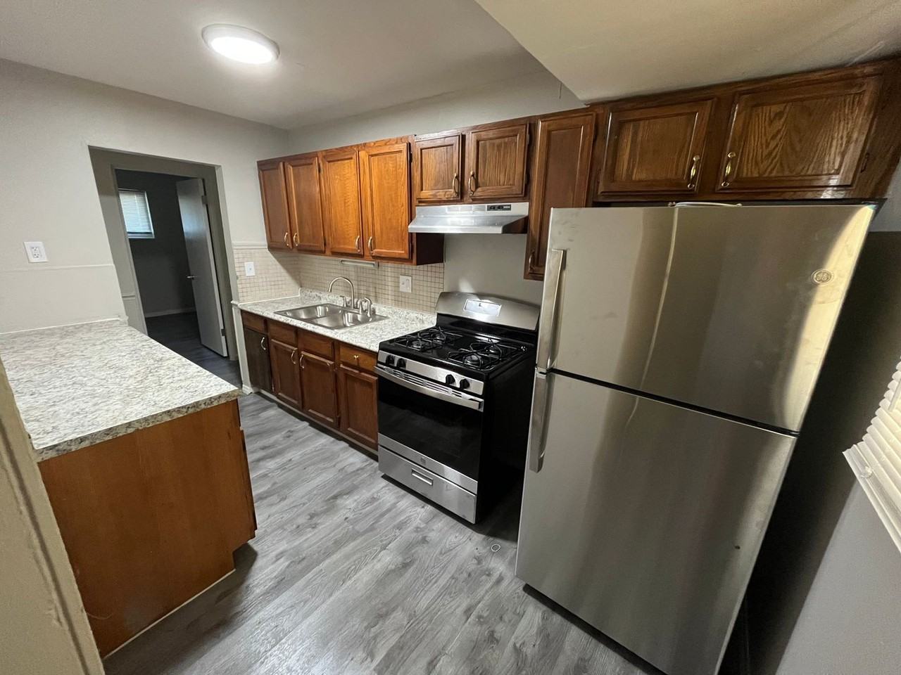 137 Perthshire Rd - Photo 2 of 16