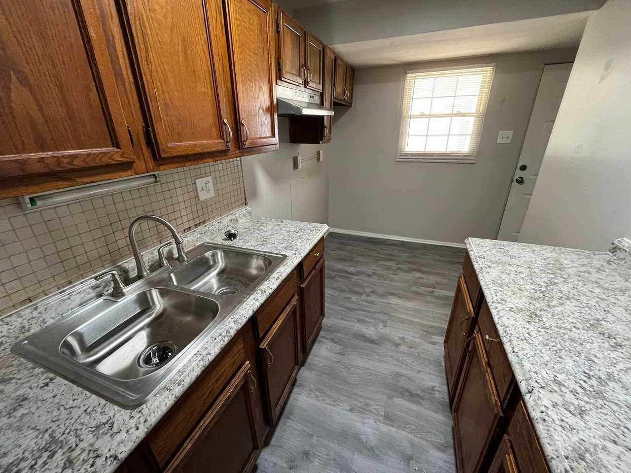 137 Perthshire Rd - Photo 3 of 16