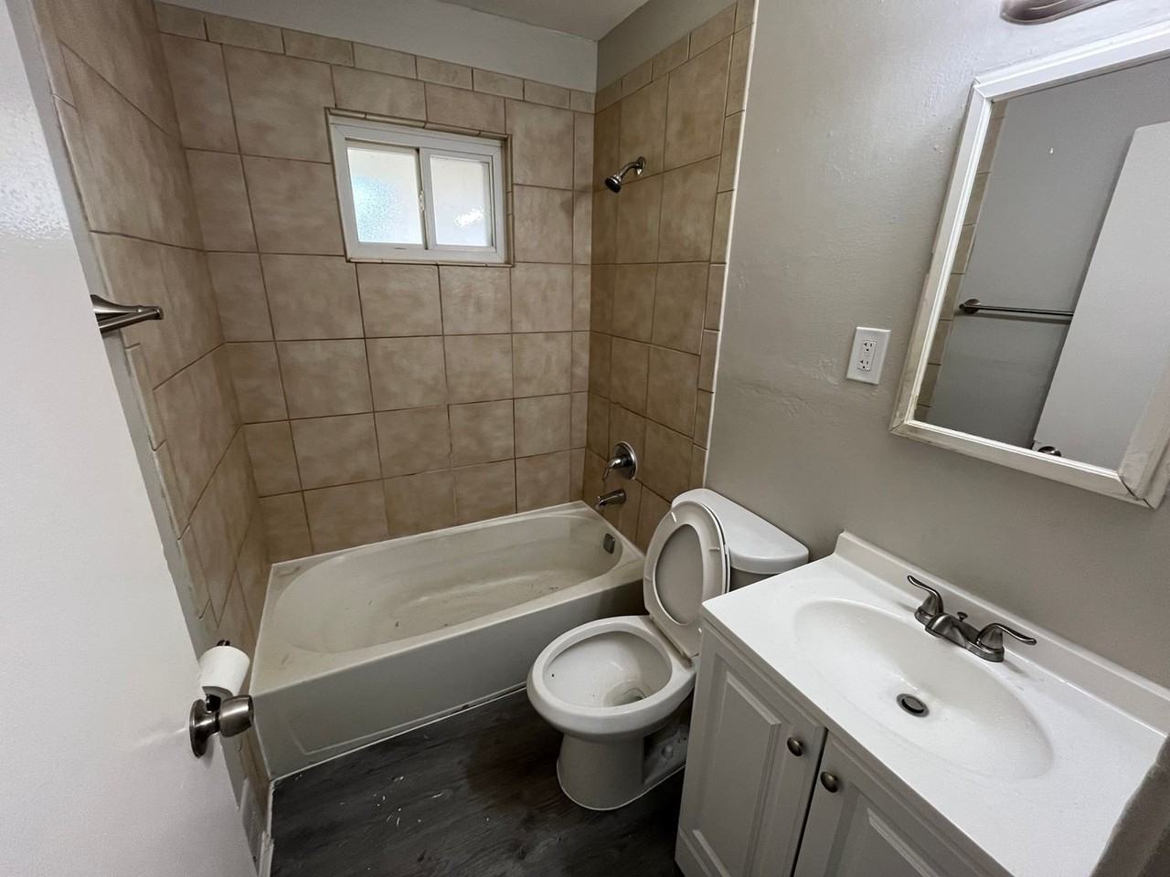 137 Perthshire Rd - Photo 7 of 16