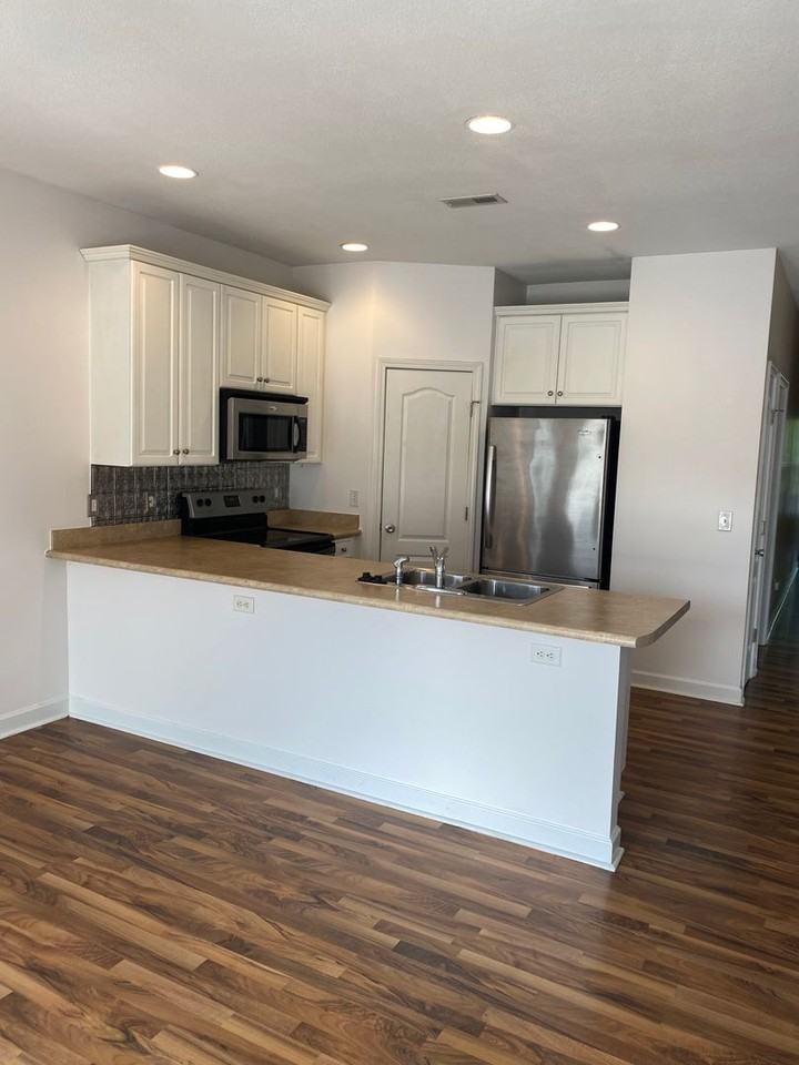 518 N 6th St - Photo 3 of 7