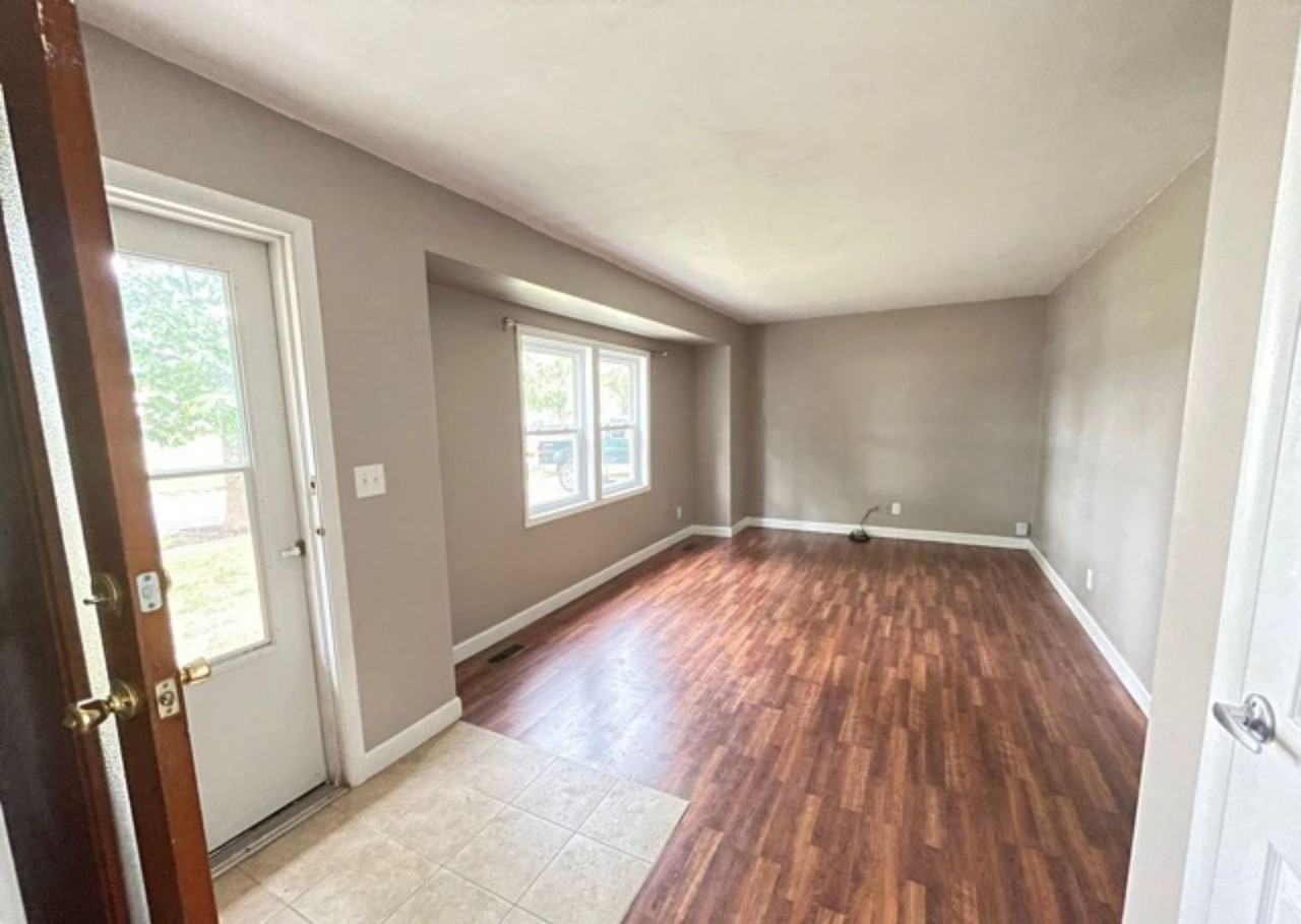 1433 Dillon Dr - Photo 3 of 9