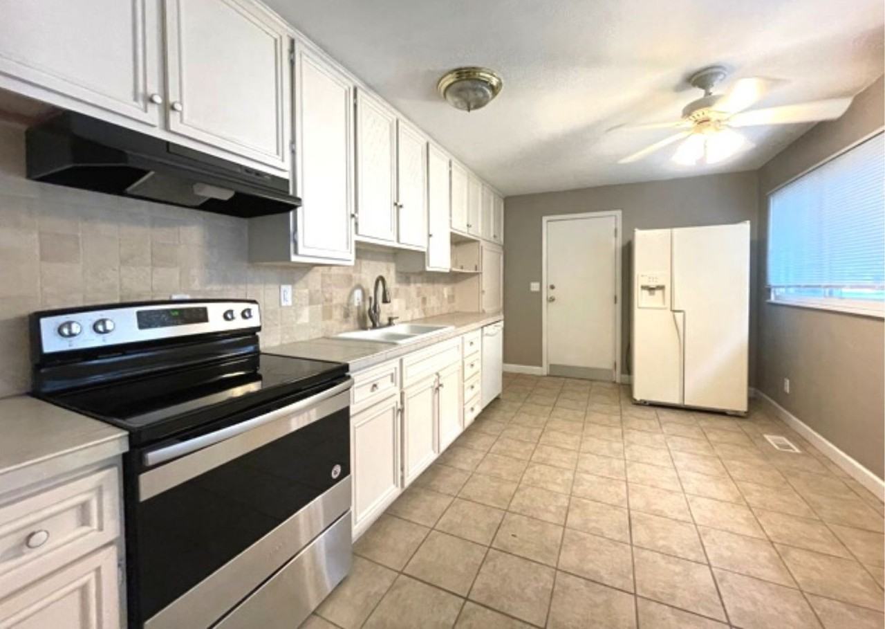 1433 Dillon Dr - Photo 4 of 9