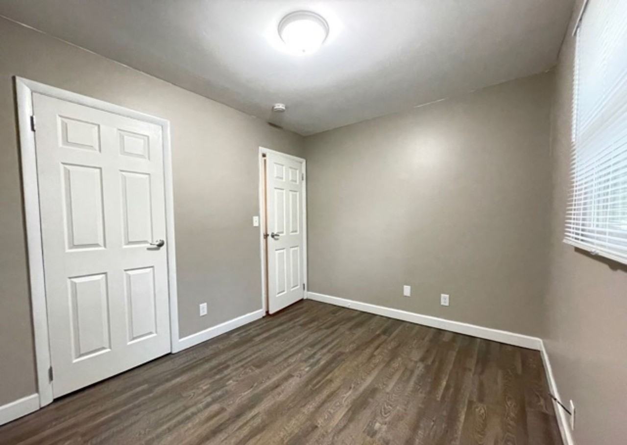 1433 Dillon Dr - Photo 6 of 9