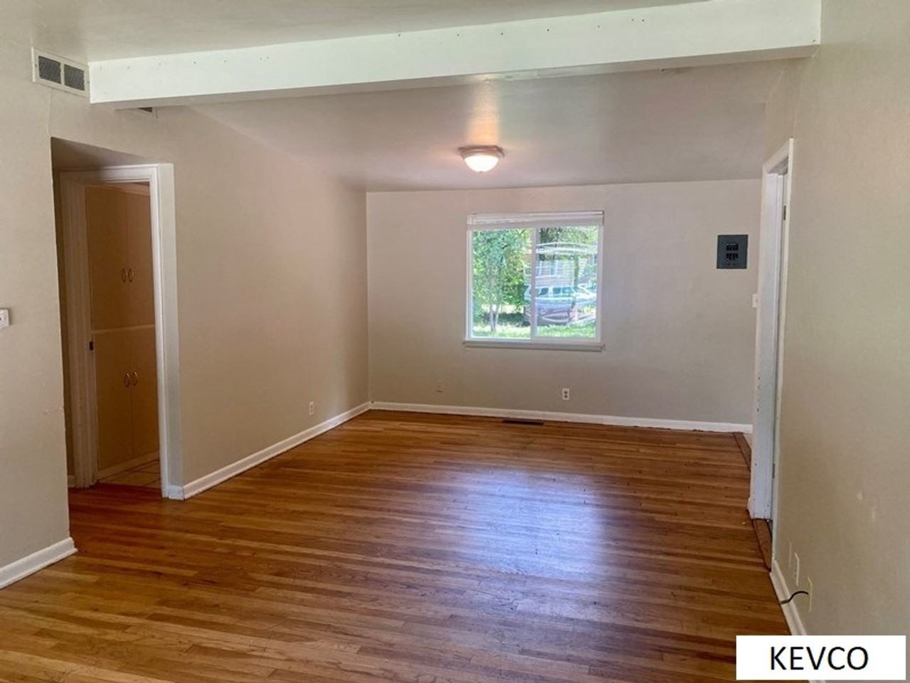 1621 Crestmore Pl - Photo 2 of 17