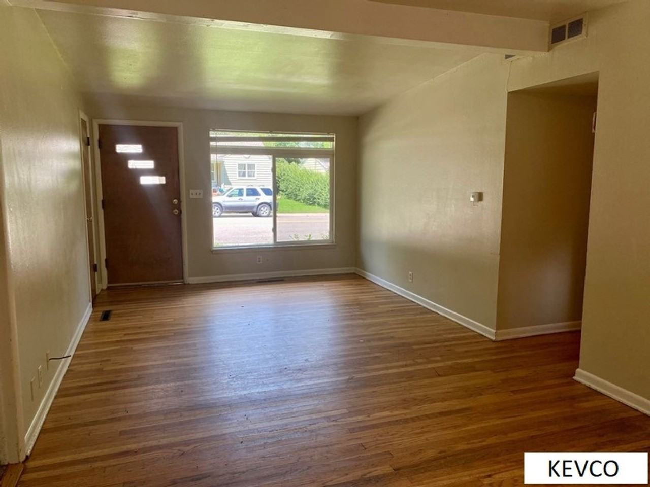 1621 Crestmore Pl - Photo 3 of 17