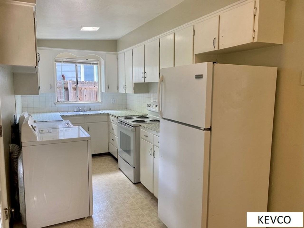 1621 Crestmore Pl - Photo 4 of 17