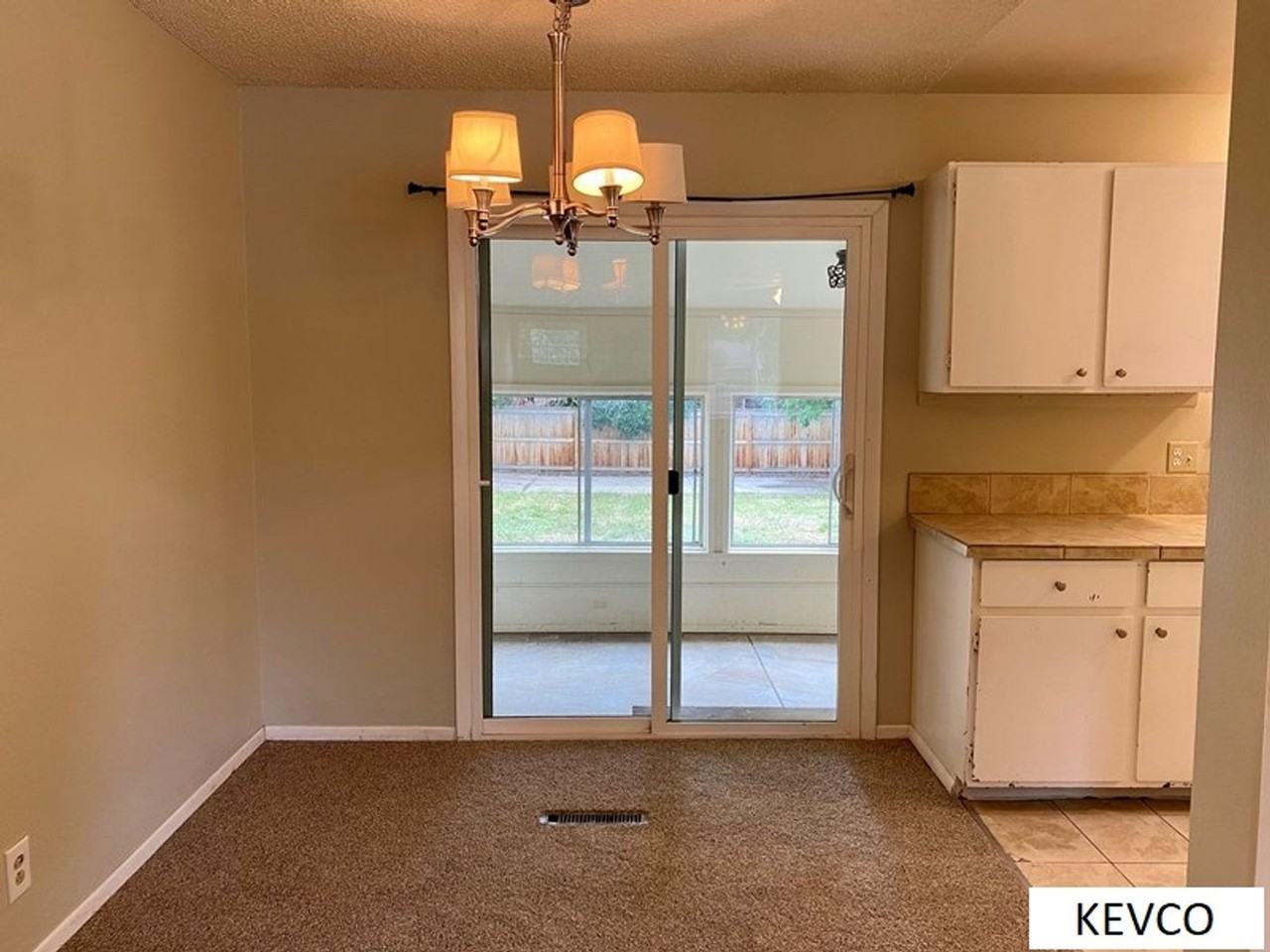 817 Tyler St - Photo 4 of 21