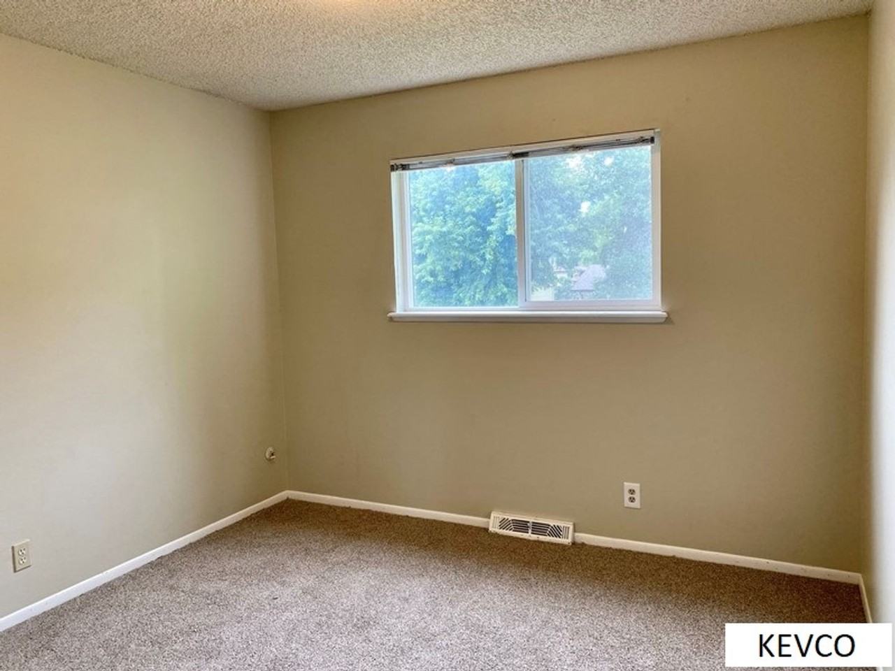 817 Tyler St - Photo 7 of 21