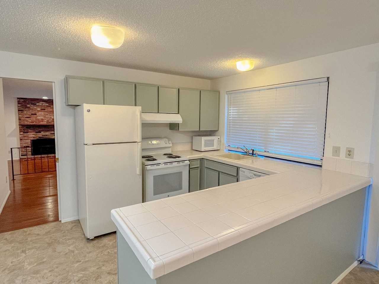 18107 Ne 22nd St - Photo 5 of 27