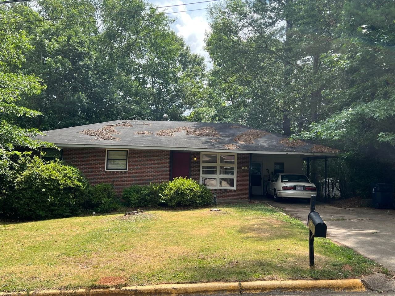 570 Hudson Ter - Photo 3 of 3