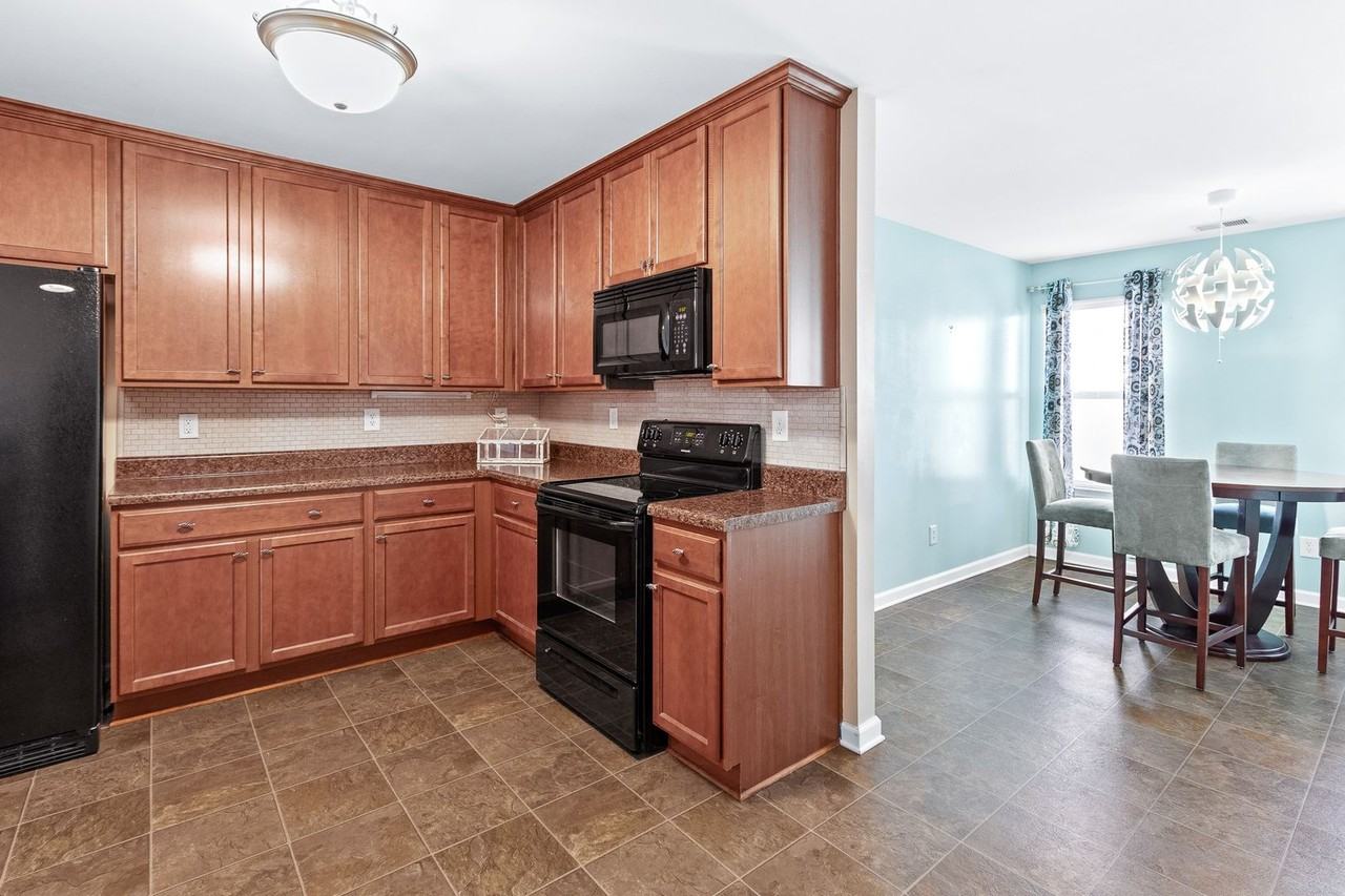 2800 Matsu Ln - Photo 7 of 25