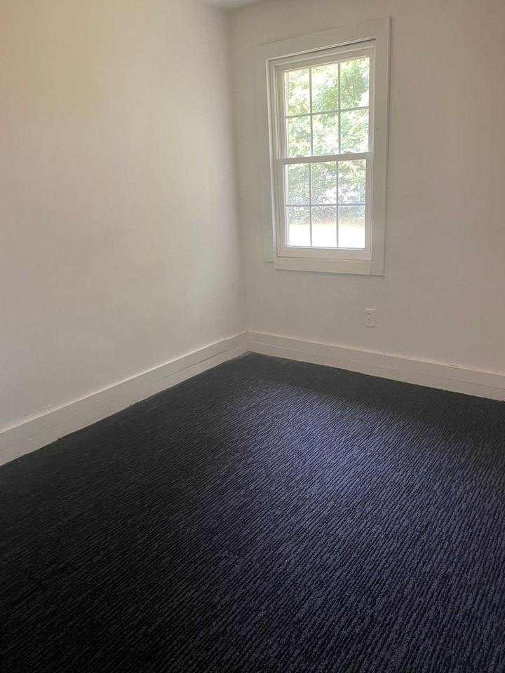 1004 Rigdon Rd - Photo 5 of 6