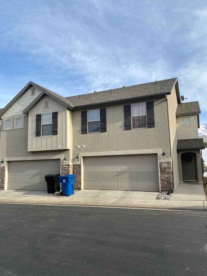 1276 Firefly Dr - Photo 2 of 18