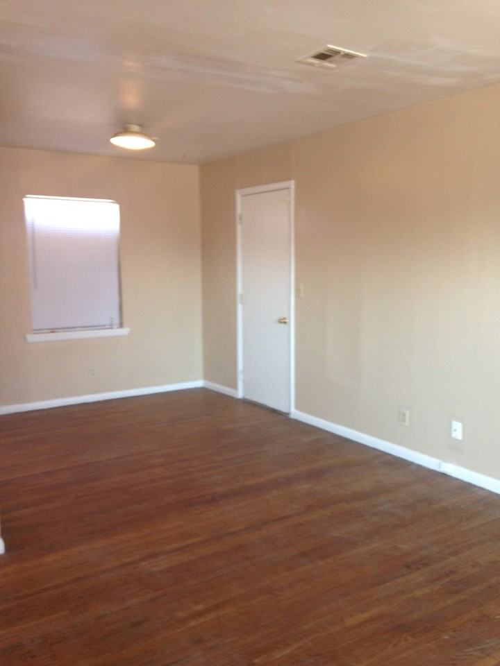 4430 N Main St - Photo 4 of 11