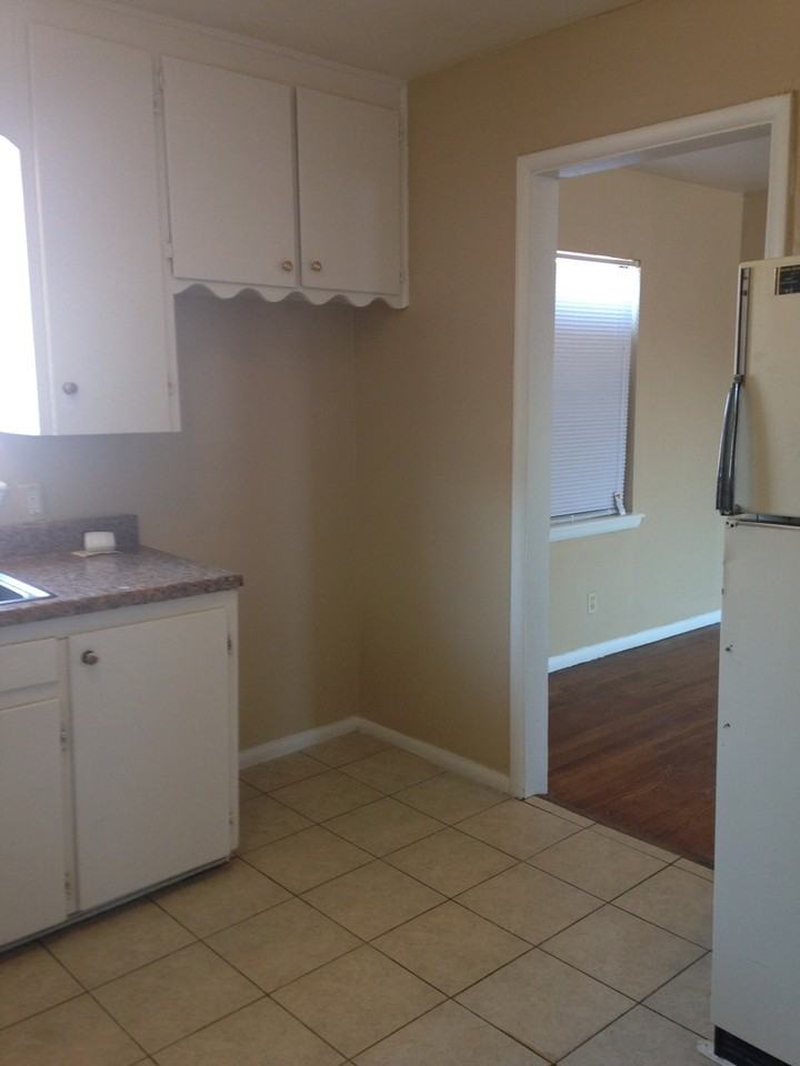 4430 N Main St - Photo 6 of 11