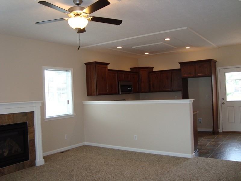 2451 White Ave - Photo 4 of 17