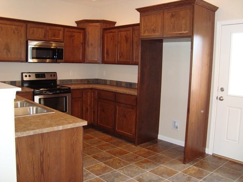 2451 White Ave - Photo 5 of 17