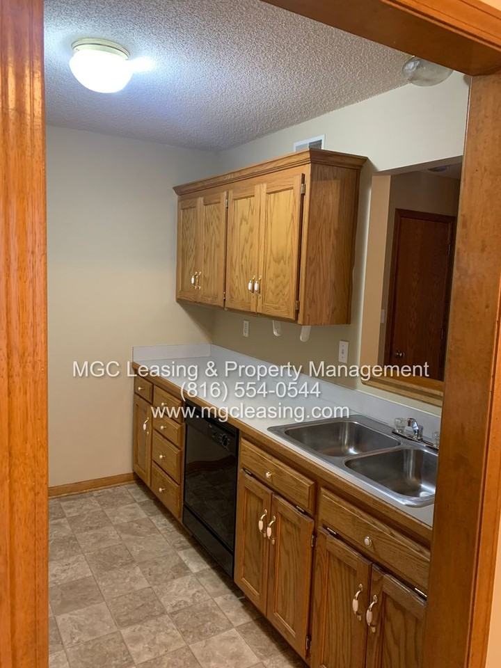 512 Andypaul Ct - Photo 7 of 37