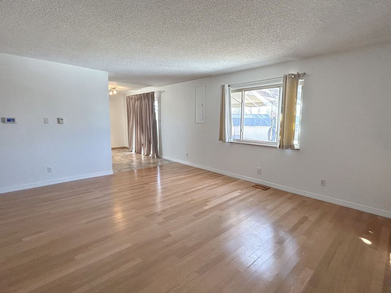 1609 S Uvalda St - Photo 3 of 18