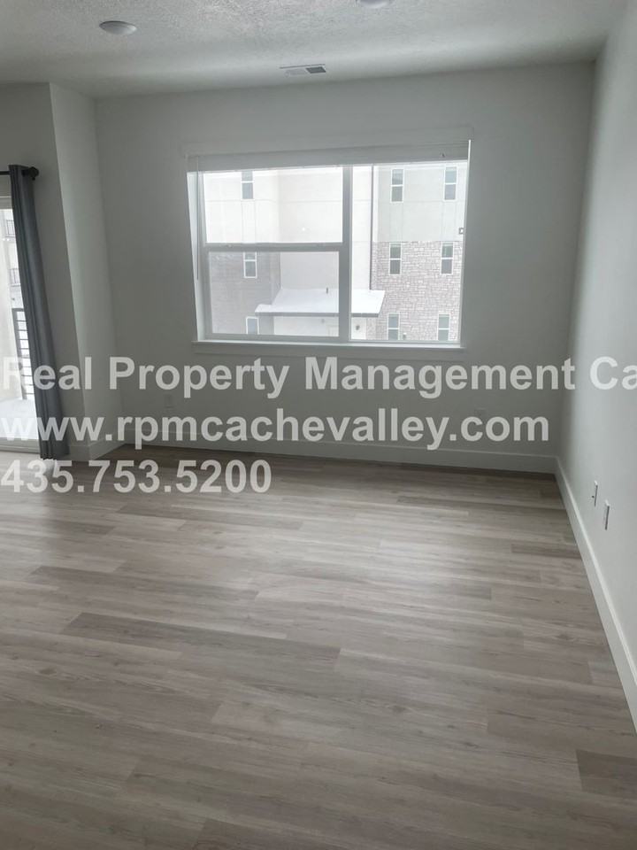 115 E 550 N - Photo 2 of 19