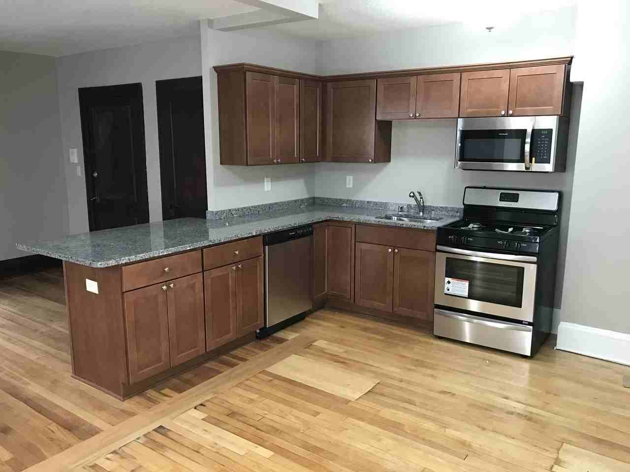 412 Pierce St N - Photo 2 of 8