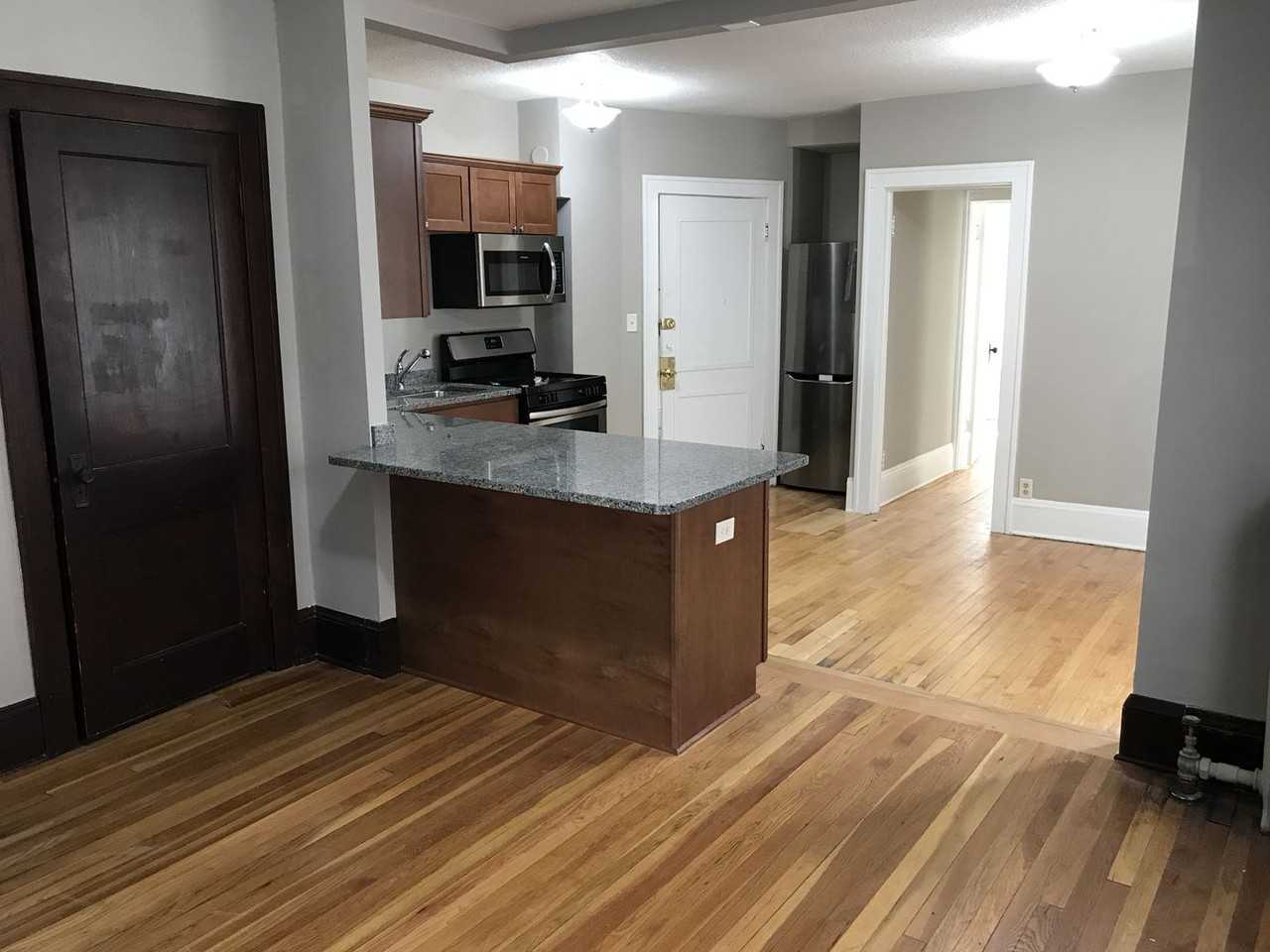 412 Pierce St N - Photo 3 of 8