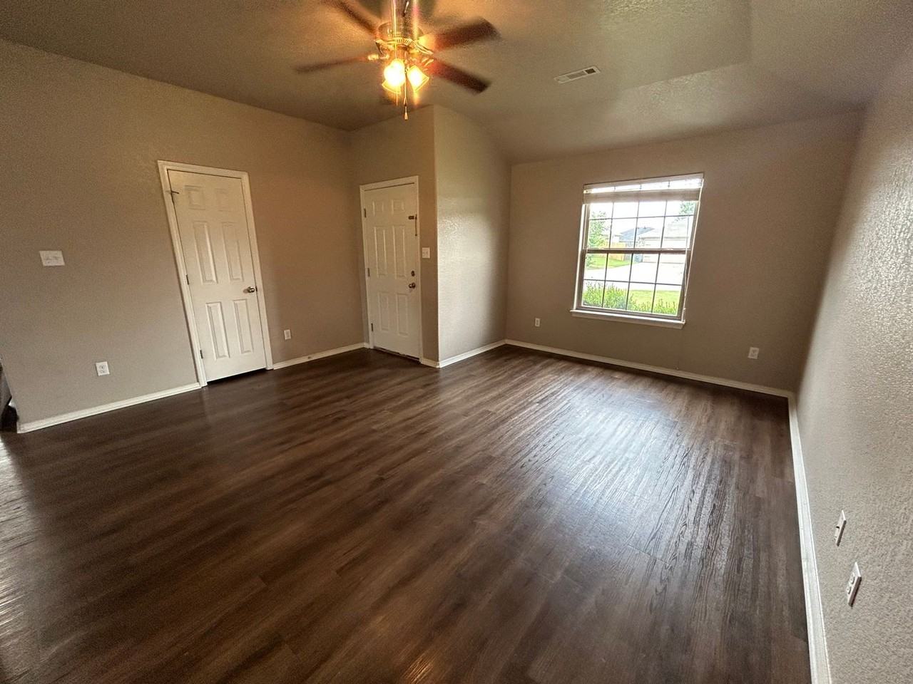 217 Regency Dr - Photo 3 of 21