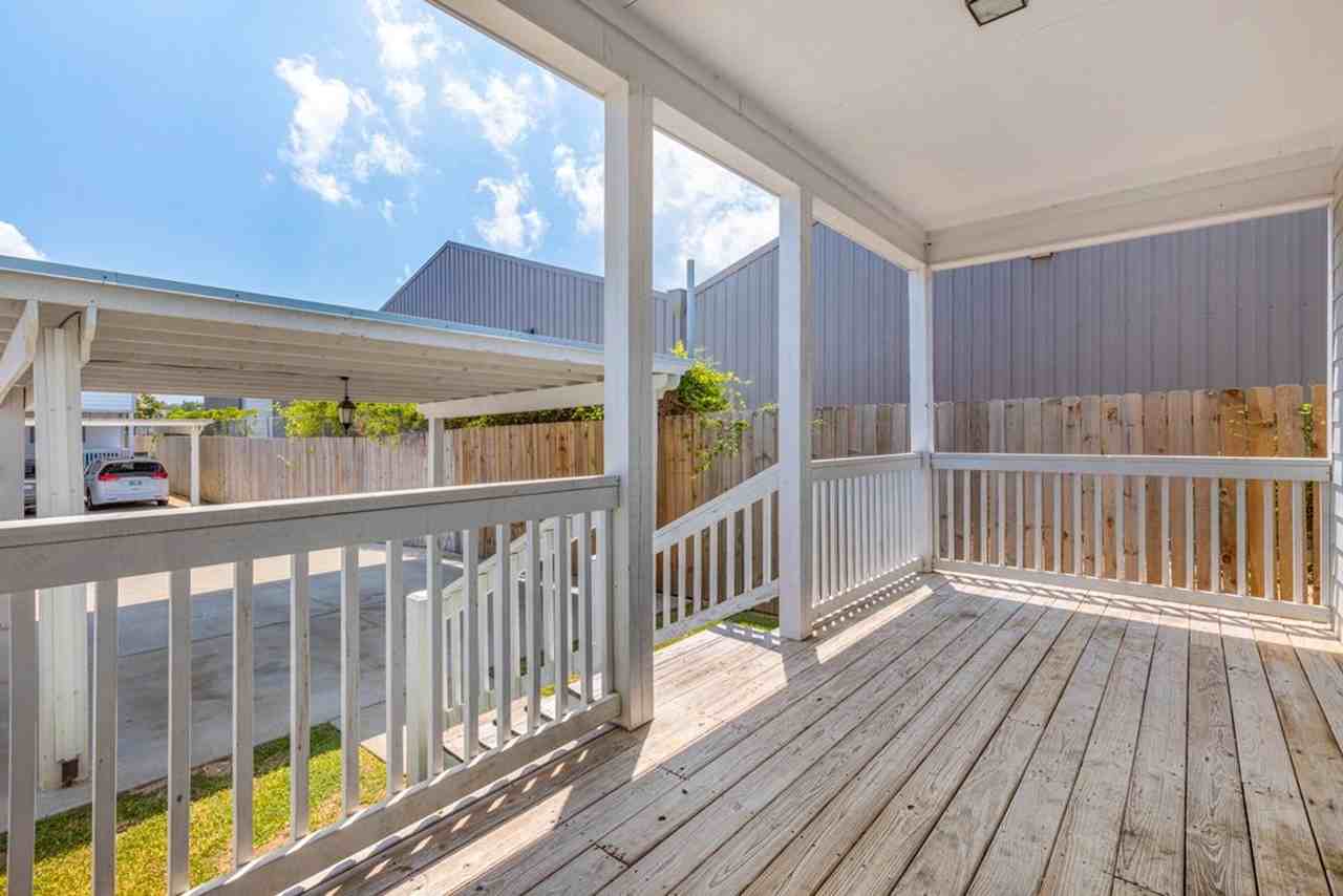 223 W Clarence St - Photo 4 of 15