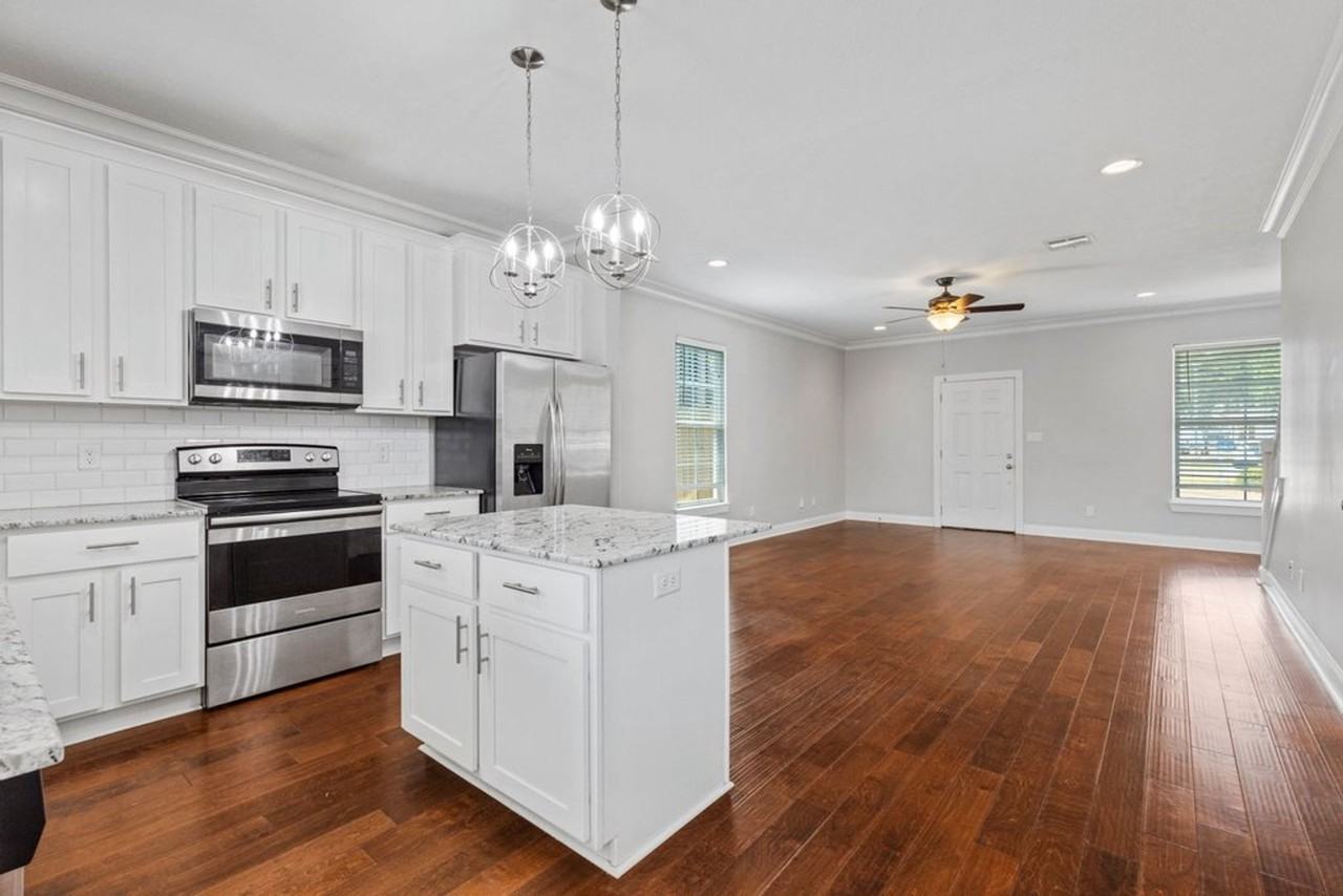 223 W Clarence St - Photo 6 of 15