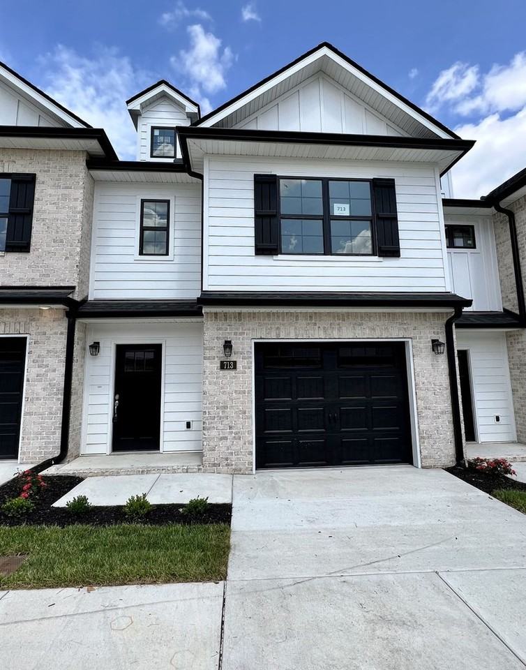 713 Hollie Way - Photo 2 of 17