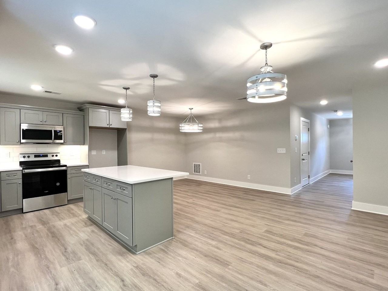 713 Hollie Way - Photo 4 of 17