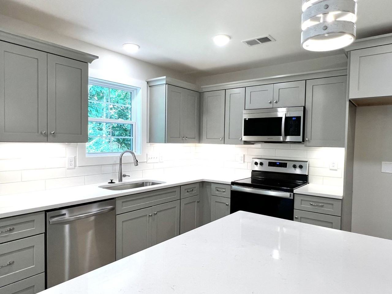 713 Hollie Way - Photo 5 of 17