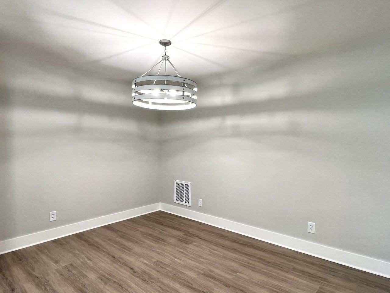 713 Hollie Way - Photo 6 of 17