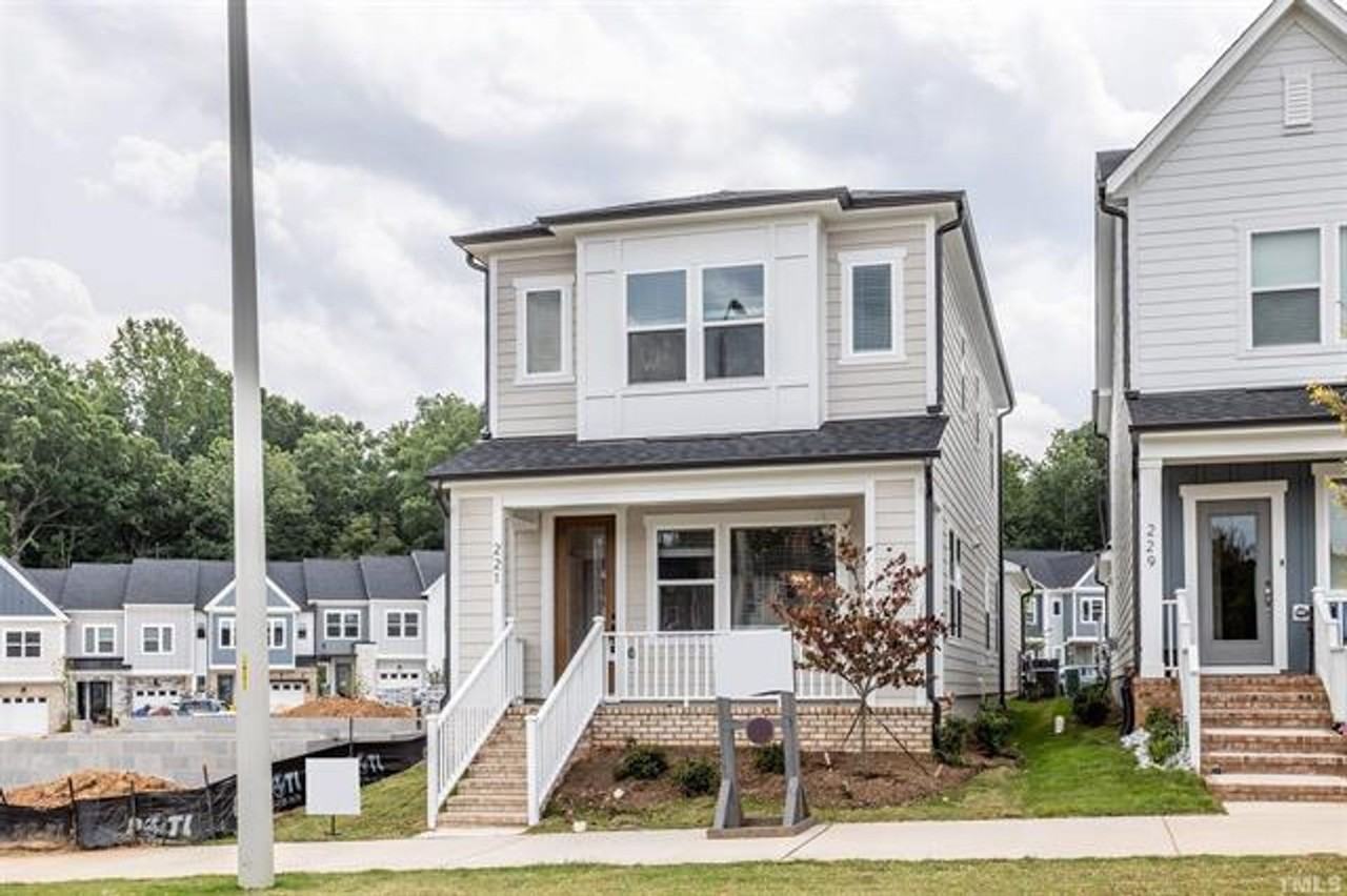 221 Wendover Pkwy - Photo 2 of 18