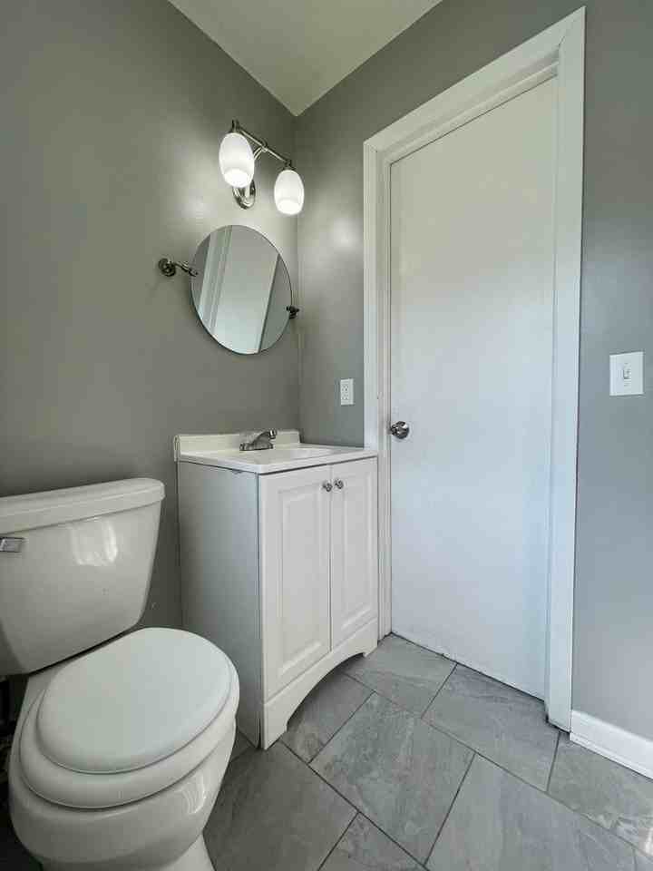 247 Winifred St E - Photo 3 of 16