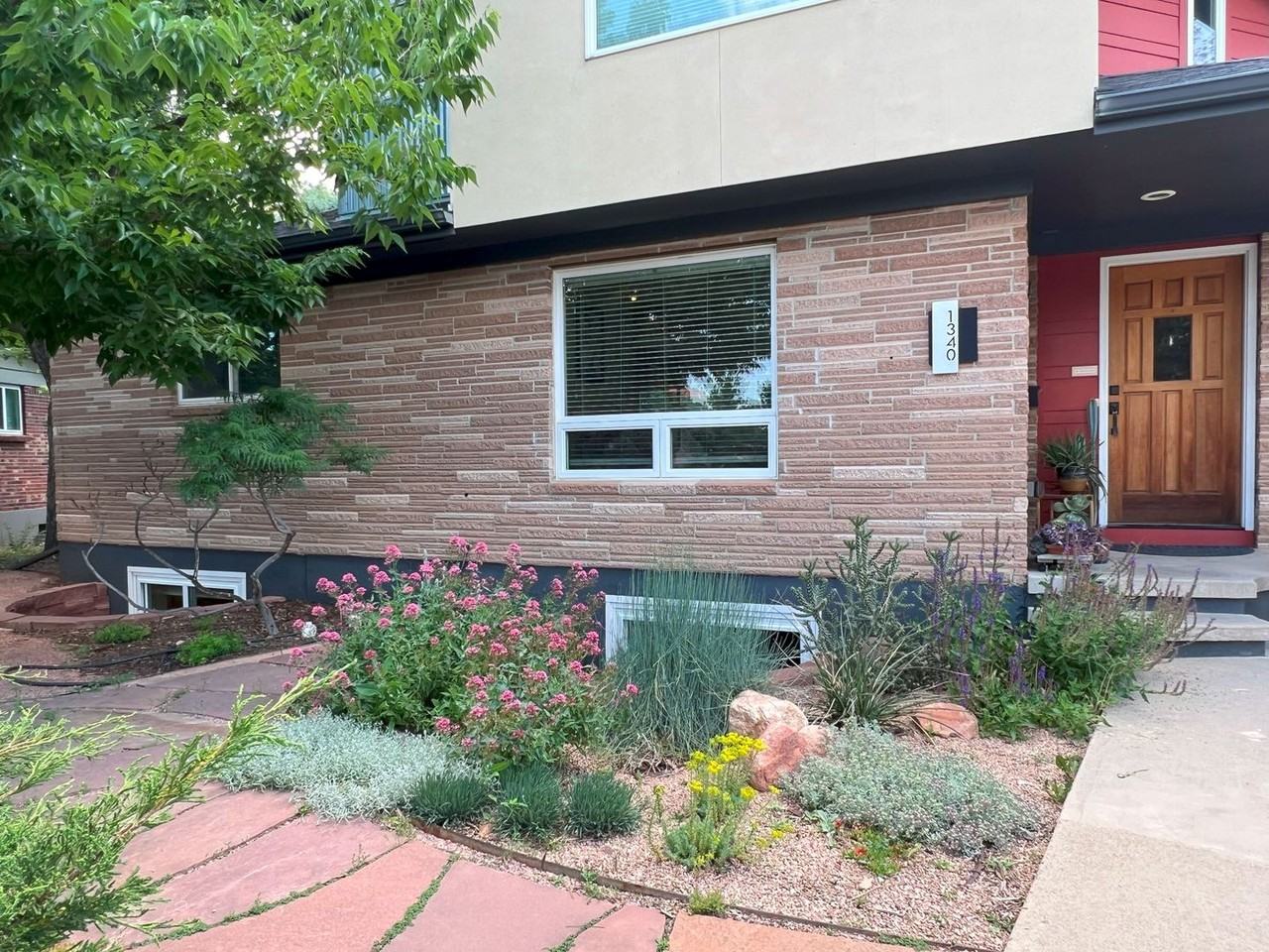 1340 Fairfield Dr - Photo 2 of 44