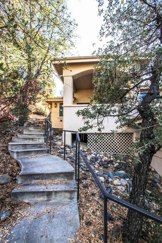 1405 E Valley View Rd - Photo 2 of 14