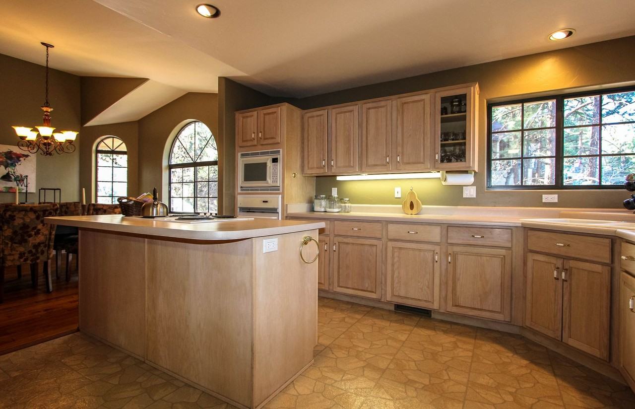 1405 E Valley View Rd - Photo 4 of 14